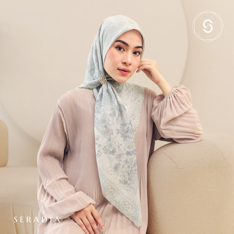 Seradia Hijab - Segi Empat Motif Seria Timeless Collection