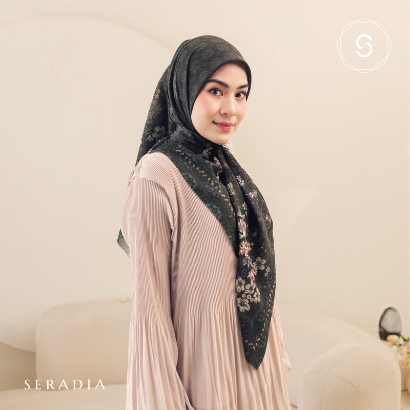 Seradia Hijab - Segi Empat Motif Seria Timeless Collection