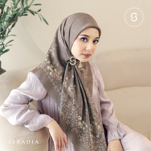 Seradia Hijab - Segi Empat Motif Haria Timeless Collection