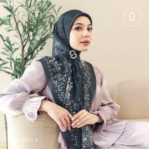 Seradia Hijab - Segi Empat Motif Haria Timeless Collection