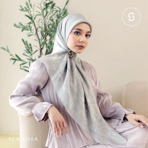Seradia Hijab - Segi Empat Motif Haria Timeless Collection