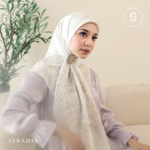 Seradia Hijab - Segi Empat Motif Haria Timeless Collection