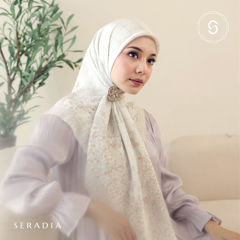 Seradia Hijab - Segi Empat Motif Haria Timeless Collection