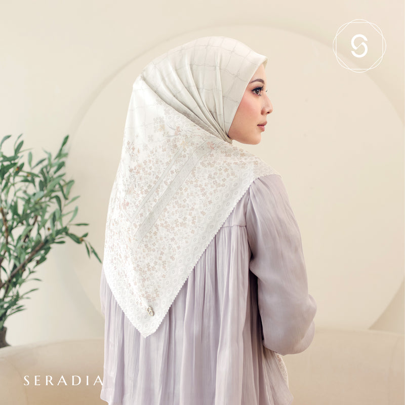 Seradia Hijab - Segi Empat Motif Haria Timeless Collection
