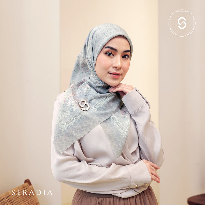 Seradia Hijab - Segi Empat Motif Namia Timeless Collection