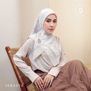 Seradia Hijab - Segi Empat Motif Namia Timeless Collection