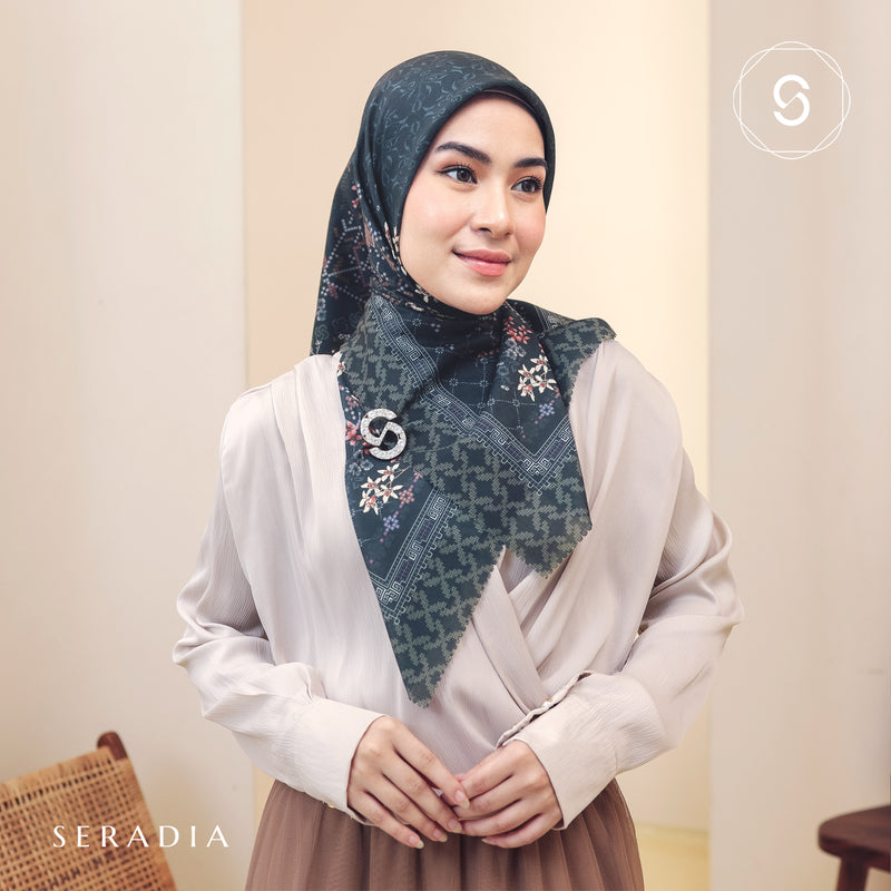 Seradia Hijab - Segi Empat Motif Namia Timeless Collection