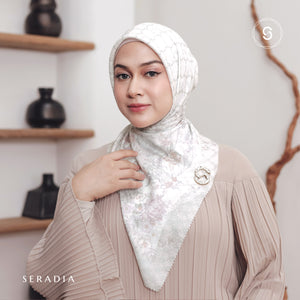 Seradia - Hijab Segi Empat Motif Sheina - Petals of June