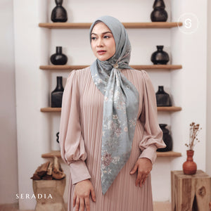 Seradia - Hijab Segi Empat Motif Sheina - Petals of June
