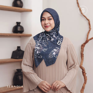 Seradia - Hijab Segi Empat Motif Sheina - Petals of June
