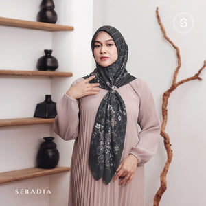 Seradia - Hijab Segi Empat Motif Sheina - Petals of June