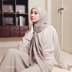 Seradia Hijab - Segi Empat Motif Kanira - Timeless Collection