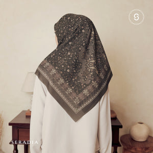 Seradia Hijab - Segi Empat Motif Gimara - Timeless Collection