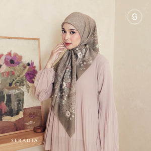 Seradia Hijab - Segi Empat Motif Lemira - Timeless Collection
