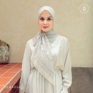Seradia Hijab - Segi Empat Motif Sanira Timeless Collection