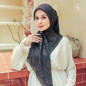 Seradia Hijab - Segi Empat Motif Sanira Timeless Collection