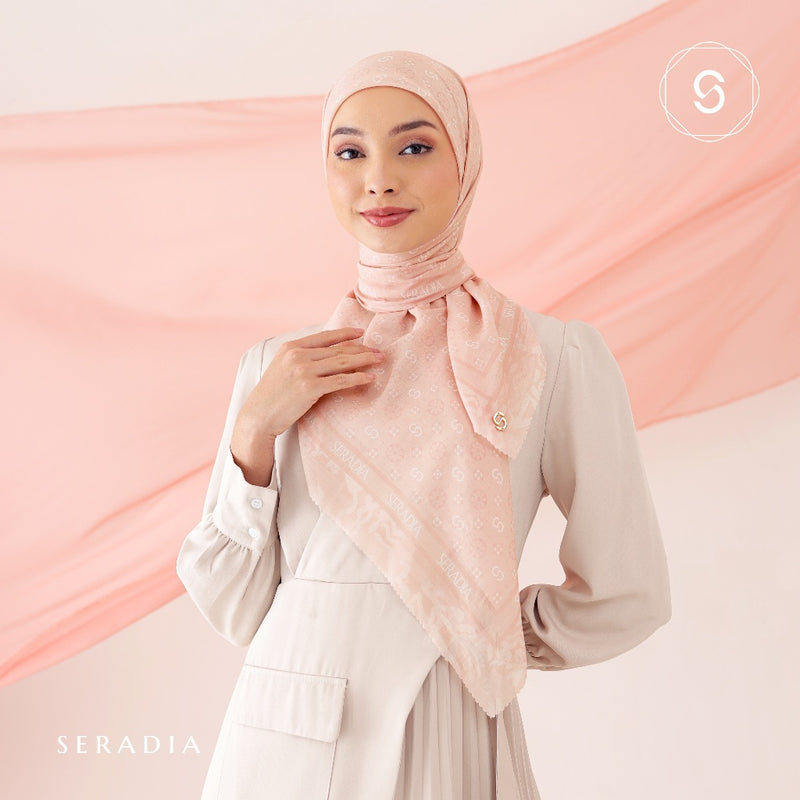 Seradia Hijab Segi Empat Monogram 2.0