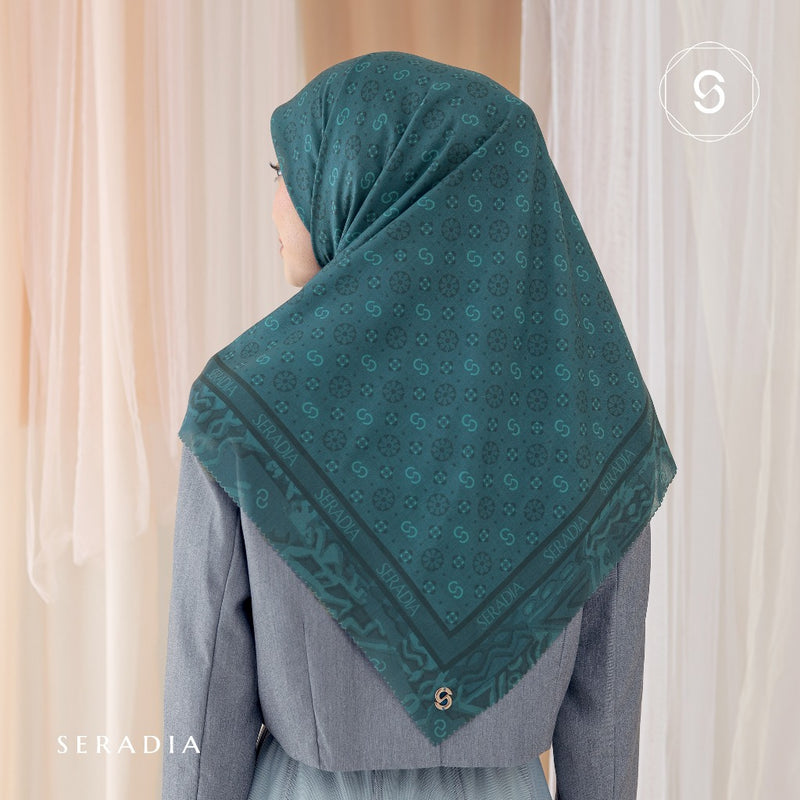 Seradia Hijab Segi Empat Monogram 2.0