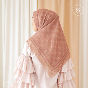 Seradia Hijab Segi Empat Monogram 2.0