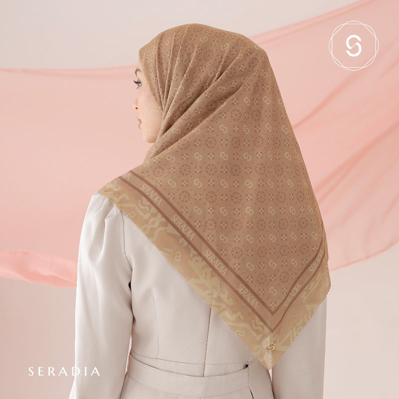 Seradia Hijab Segi Empat Monogram 2.0