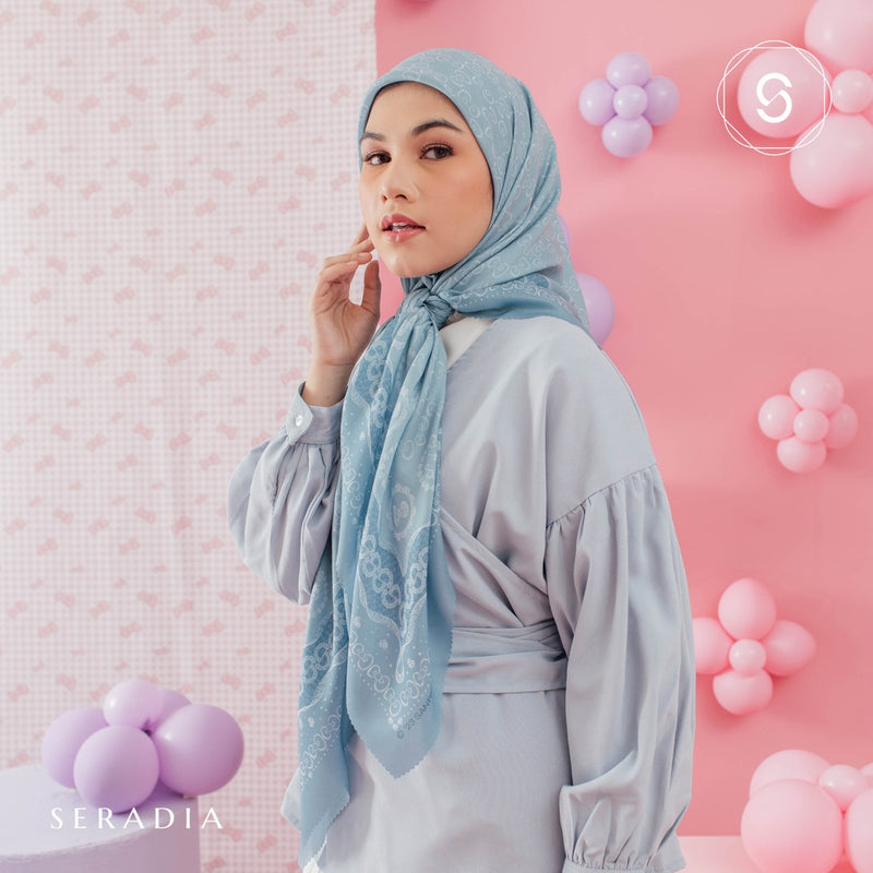 Seradia Hijab Segi Empat Companion Monogram