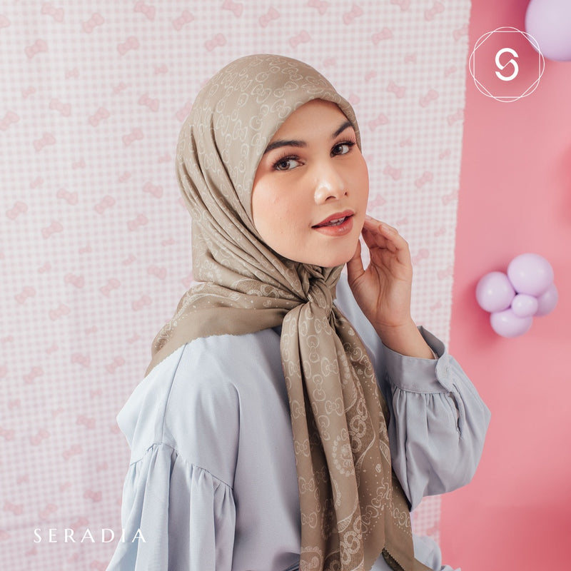 Seradia Hijab Segi Empat Companion Monogram