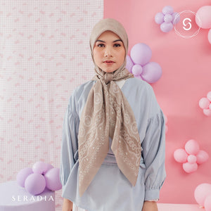 Seradia Hijab Segi Empat Companion Monogram