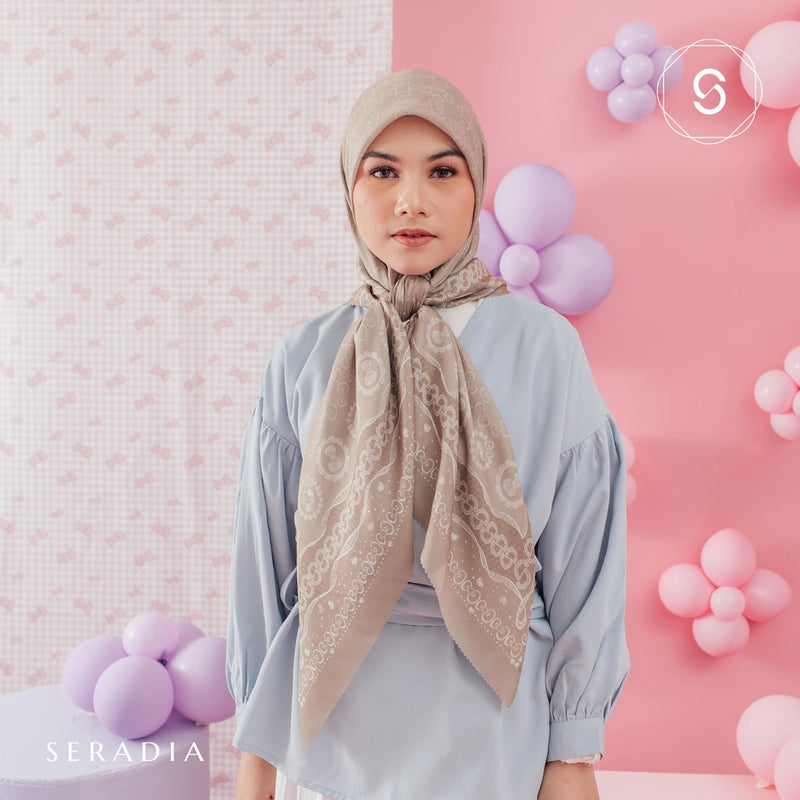 Seradia Hijab Segi Empat Companion Monogram