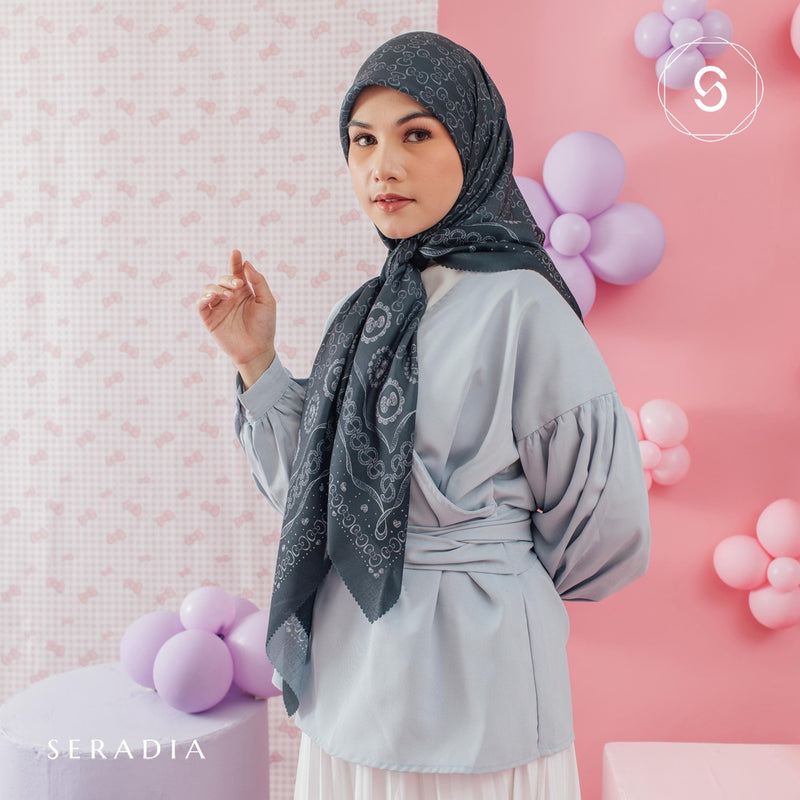 Seradia Hijab Segi Empat Companion Monogram